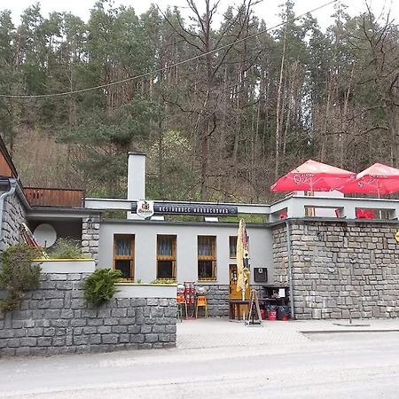 Lesni Restaurace Harrachovka Hotell Tábor Exteriör bild