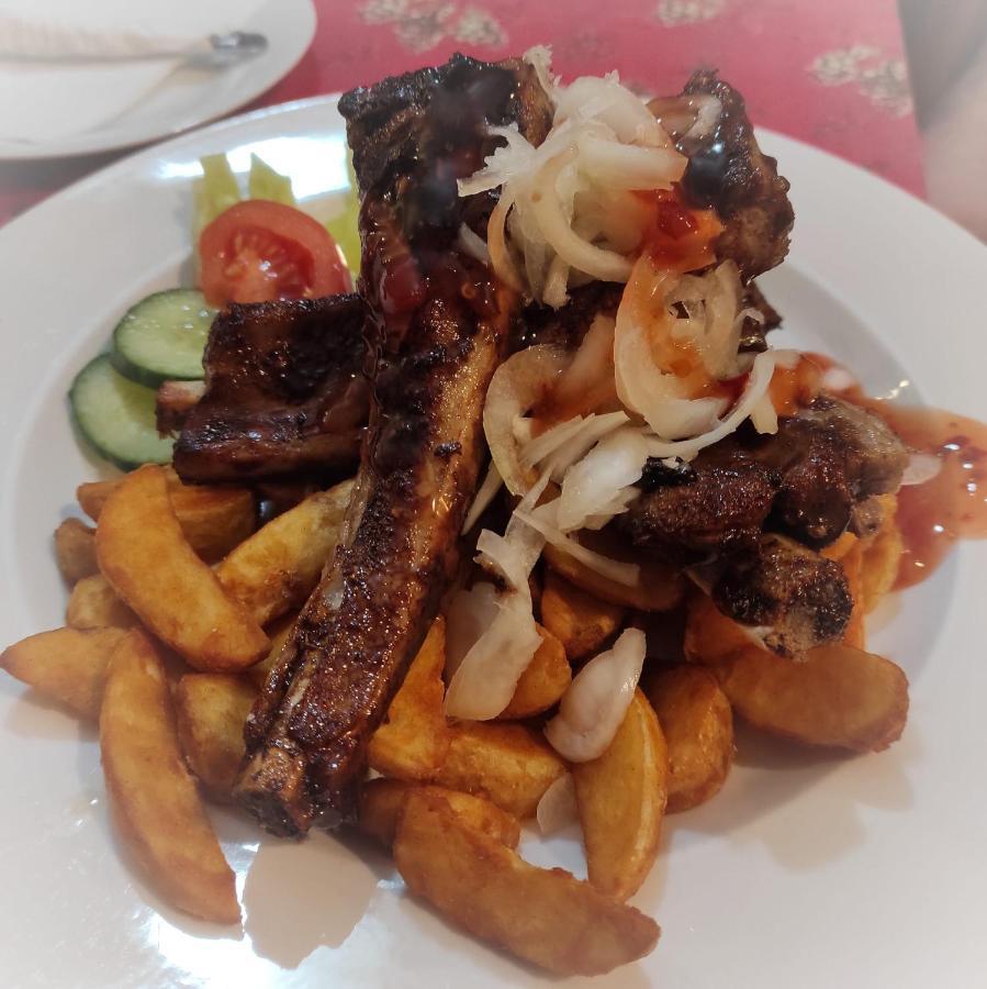 Lesni Restaurace Harrachovka Hotell Tábor Exteriör bild