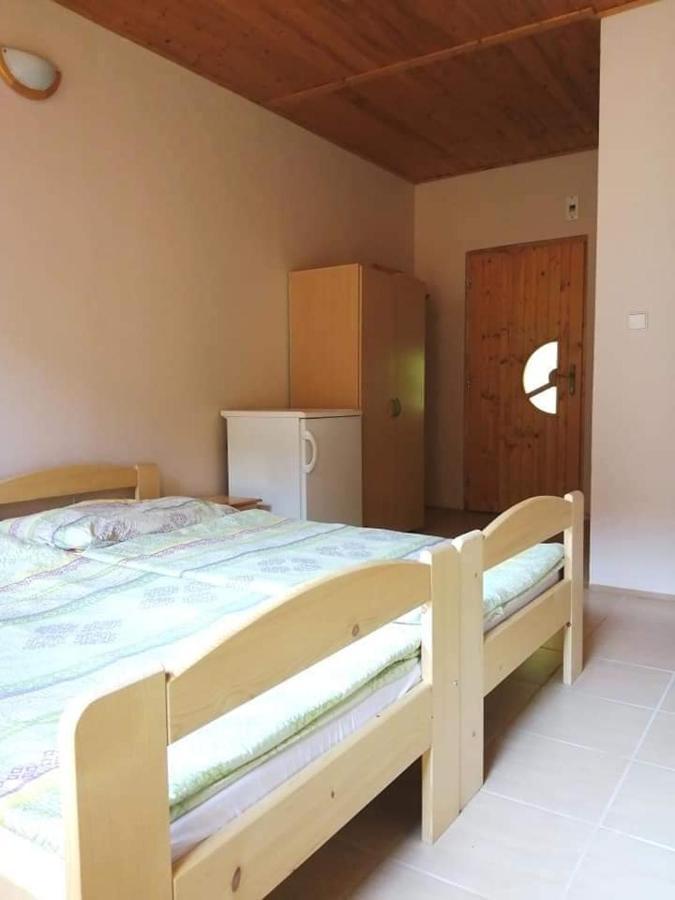 Lesni Restaurace Harrachovka Hotell Tábor Exteriör bild