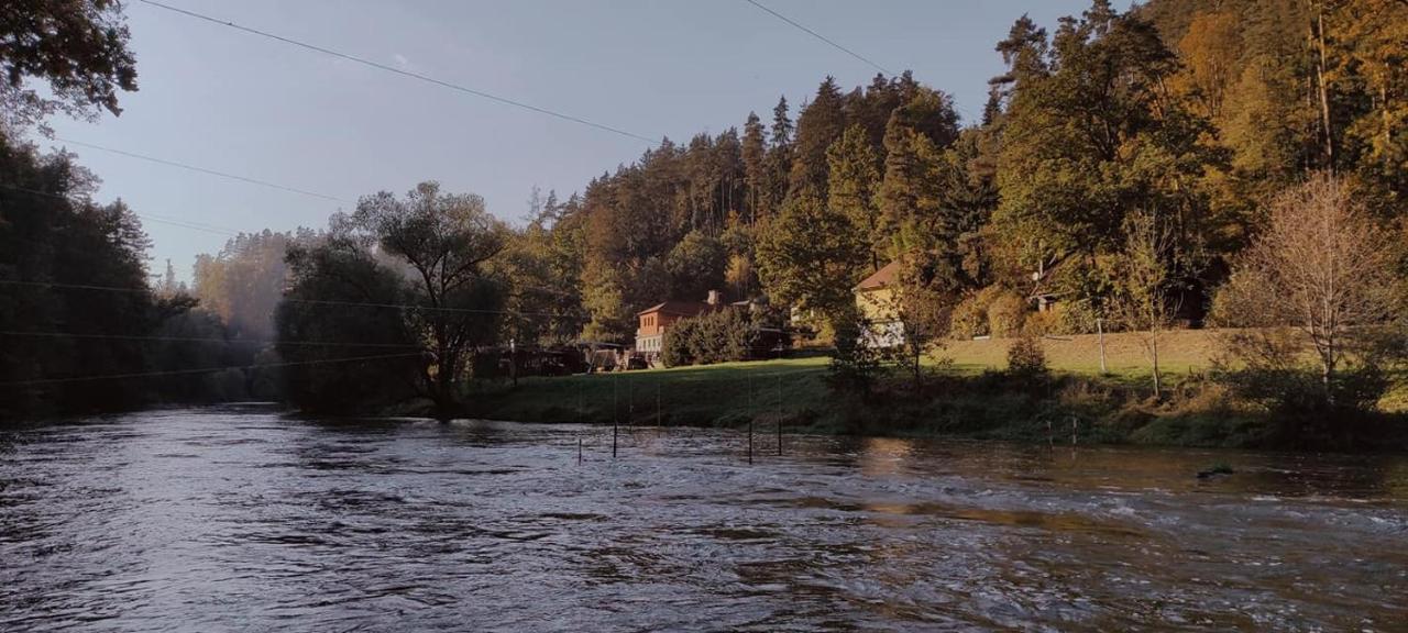 Lesni Restaurace Harrachovka Hotell Tábor Exteriör bild