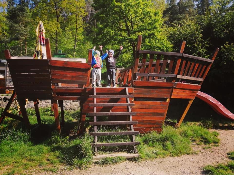 Lesni Restaurace Harrachovka Hotell Tábor Exteriör bild